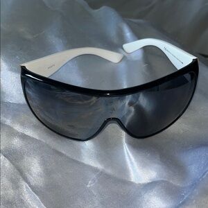 Authentic Gucci Black and White Oversized Sunglasses